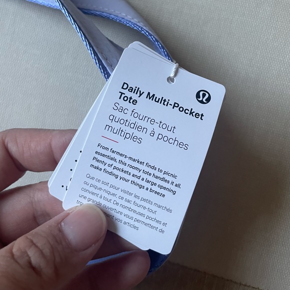 Lululemon Daily Multi-Pocket Tote Bag 20L - Serene Blue/Dusty Lilac - Picture 11 of 13